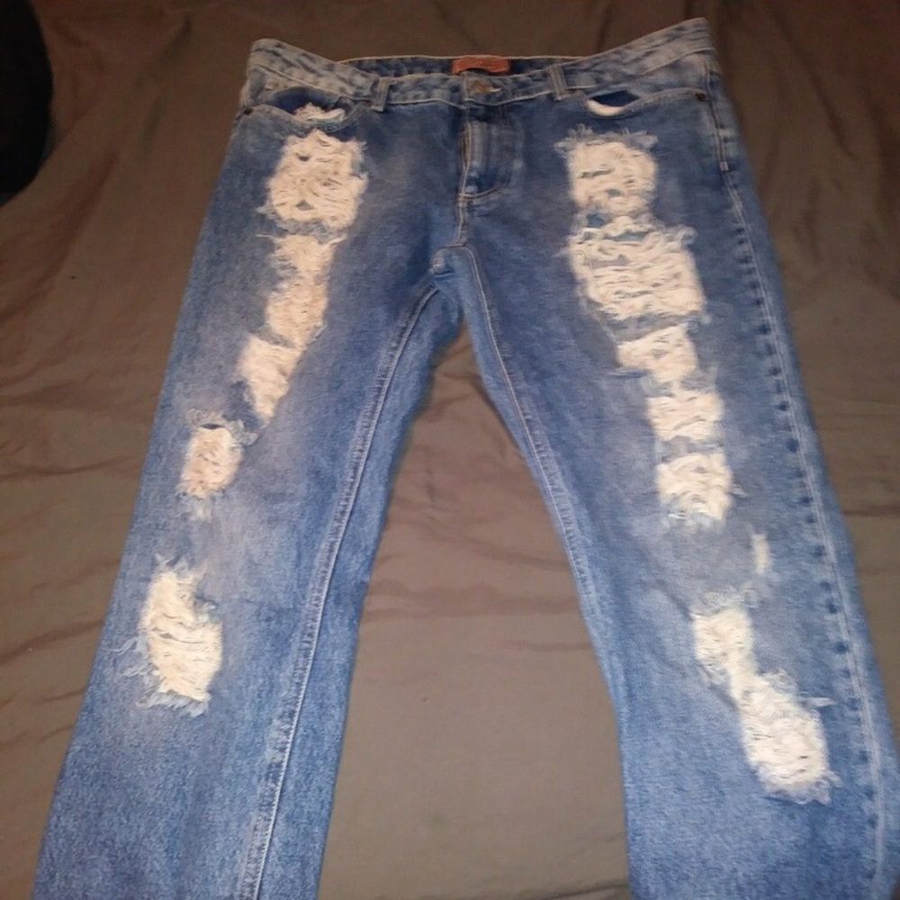 Distressed Boyfriend Jeans